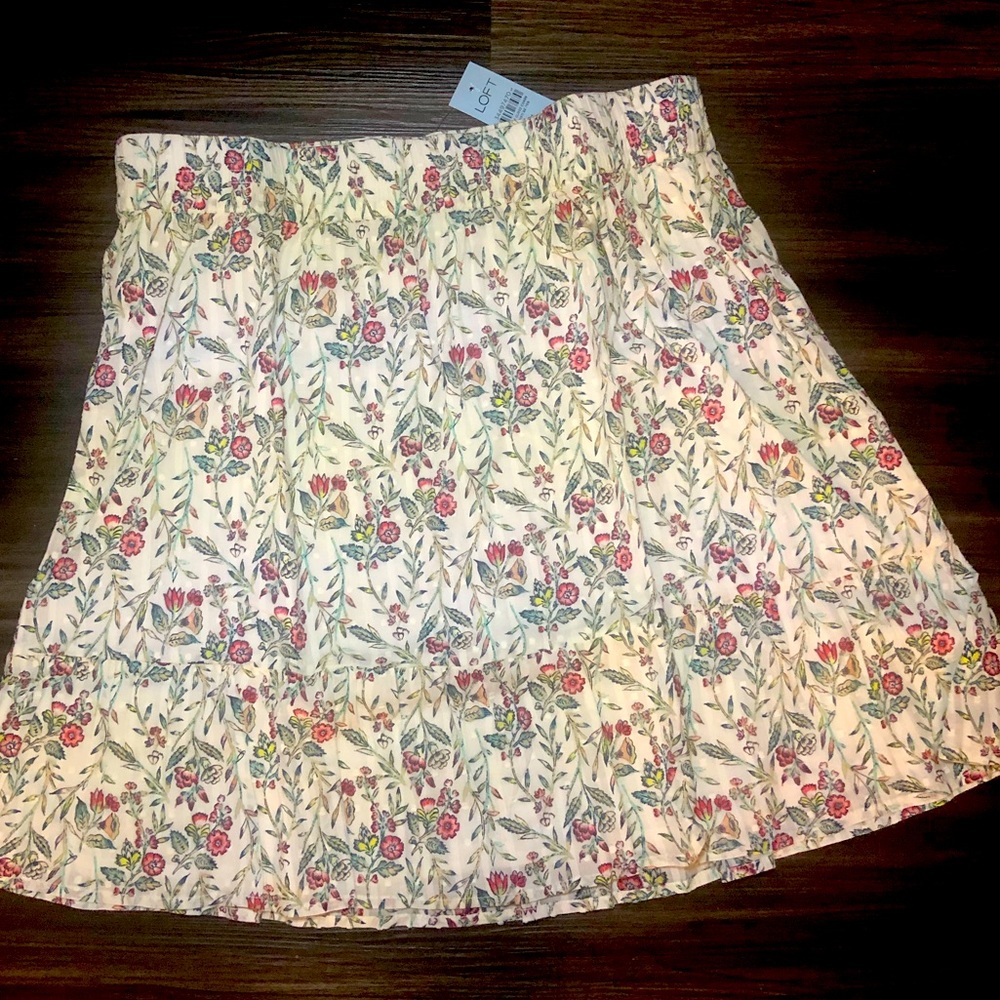 New LOFT Floral Print Flounce Skirt. Petite medium (size 8/10)